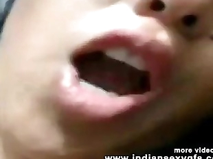 Desi bhabhi babe masturbating on webcam -..
