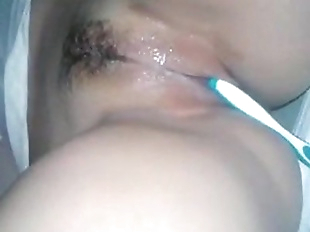 beautiful pussy masturbating using tooth brush..
