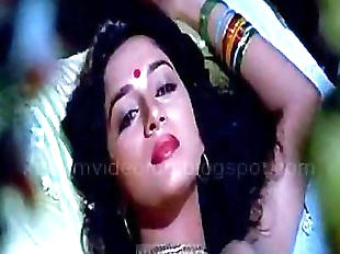 Madhuri dixit hot kissing and love making scene..